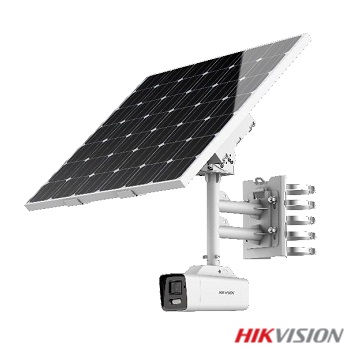 Cámara SolarVision DS-2XS6A46G1-IZS/C36S80 montada en exterior bajo condiciones climáticas adversas
